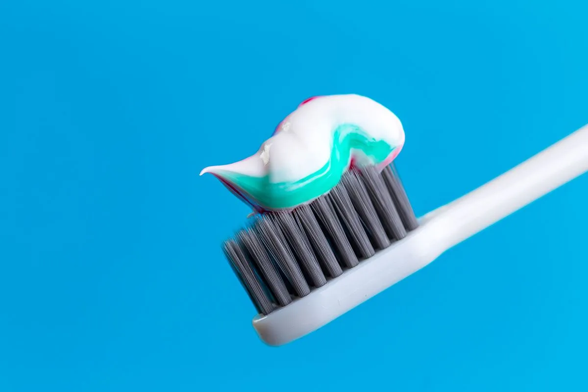 La pasta dentifricia: un alleato sorprendente per la pulizia domestica
